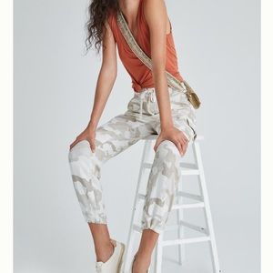 NWT Sanctuary Carefree Cargo Pants White Tan Anthropologie Womens Large Camo